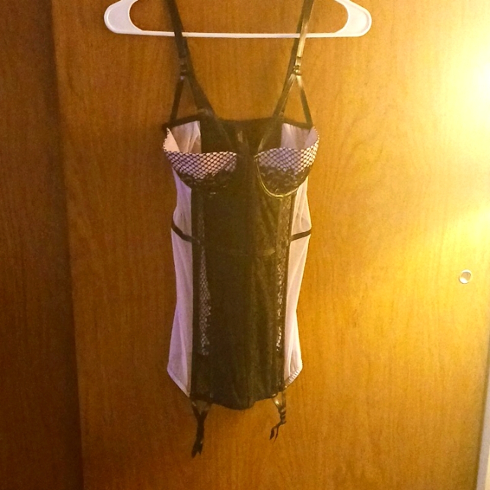 VICTORIA'S SECRET GARTER BELT 34D, VALENTINES DAY